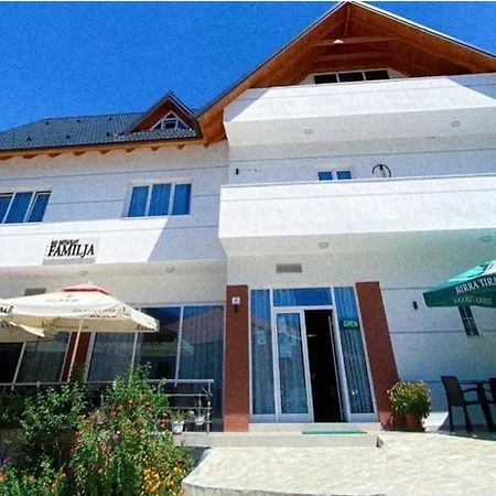 Bar-Restaurant-Hotel-Familja Klos Esterno foto