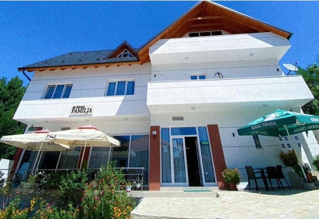 Bar-Restaurant-Hotel-Familja Klos Esterno foto